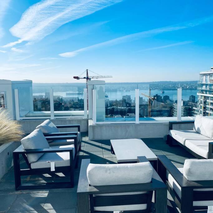 נורת וונקובר 360º Rooftop Patio Views. Your-Home-Away-From-Home מראה חיצוני תמונה