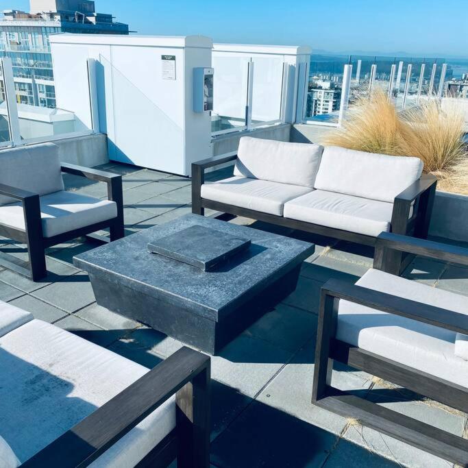 נורת וונקובר 360º Rooftop Patio Views. Your-Home-Away-From-Home מראה חיצוני תמונה