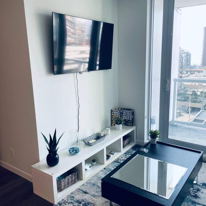 נורת וונקובר 360º Rooftop Patio Views. Your-Home-Away-From-Home מראה חיצוני תמונה